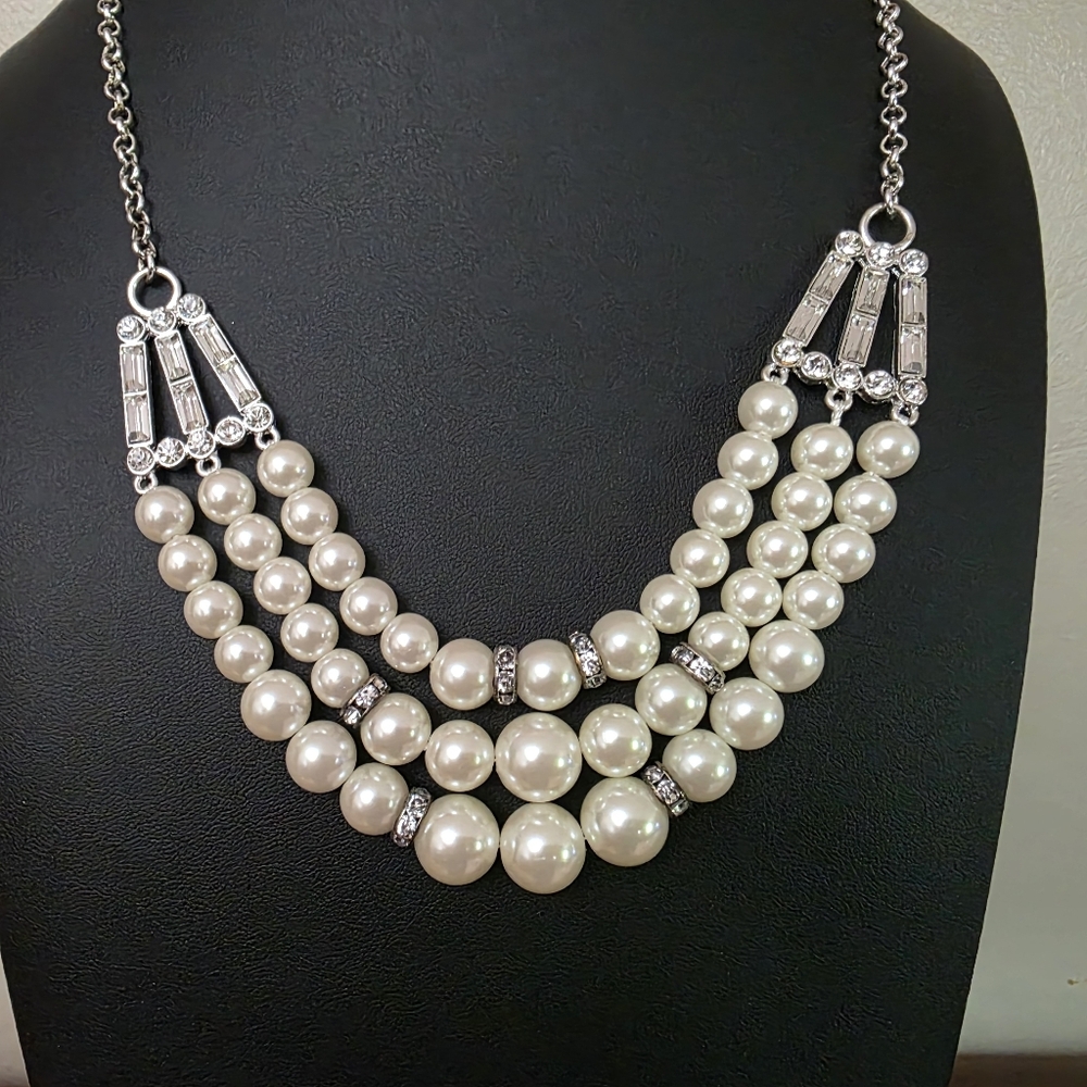 Elegant Faux Pearl and Crystal Necklace. Silver Chain. Vintage Inspired. Wedding